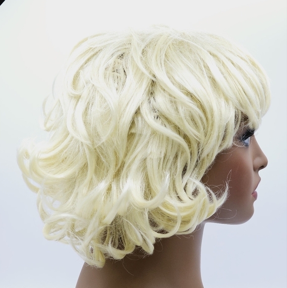 Blonde Short Wavy Synthetic Wig - Picture 5 of 6